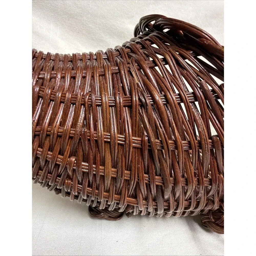 Brown Wicker Cornucopia Basket With Small Feet On Bottom 6